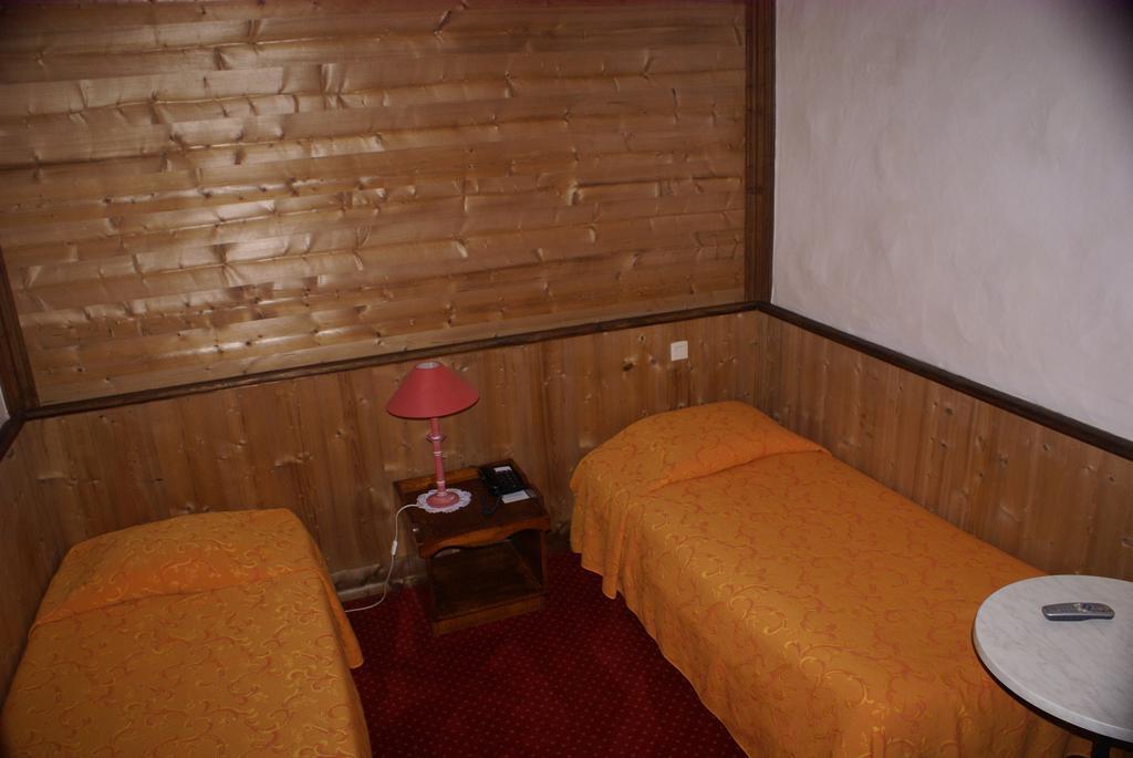Le Relais De L'Abbaye Hotel ตูร์นุส ภายนอก รูปภาพ
